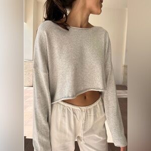 BRANDY MELVILLE NEW CROPPED SWEATSHIRT .